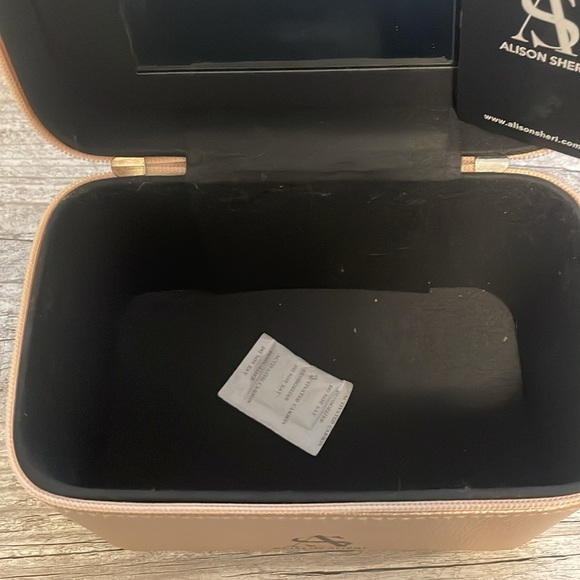 NWT Alison Sheri Makeup Box - Picture 5 of 5